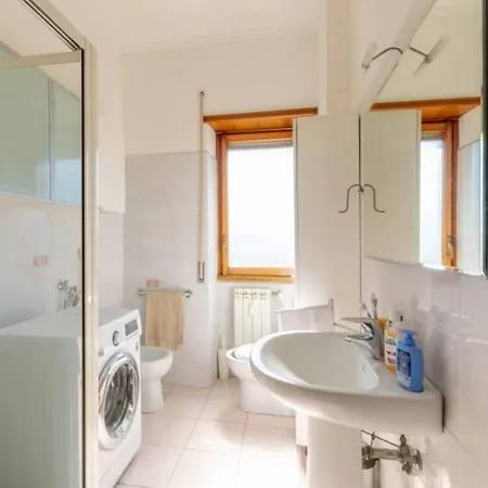 Apartment Graziosi Nord Con Parcheggio, Minimo 3 Notti, 15 Minuti Dal Centro Con Tram